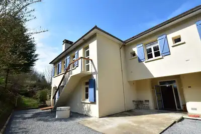 Image de Maison de maître confortable avec piscine