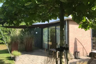 Image de Stylish Bungalow \"The Crab\" close to the beach! South corner 2