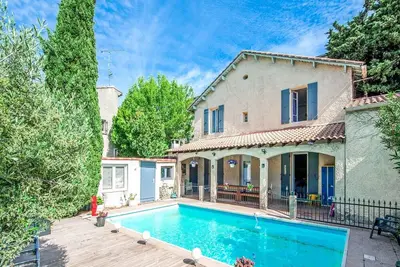 Image de Belle maison de vacances avec piscine privée