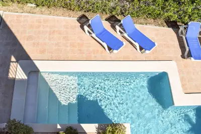 Image de Sol 202. First Floor, Pool View