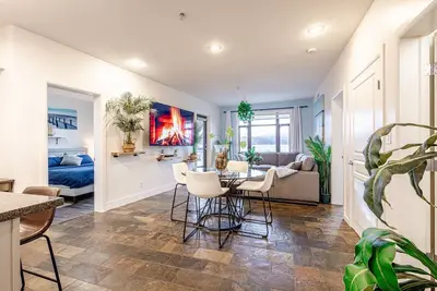 Image de Lakeview Penthouse with Pool