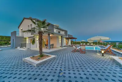 Image de Superbe villa de 4 chambres pour 8 personnes avec piscine chauffée près de Zadar