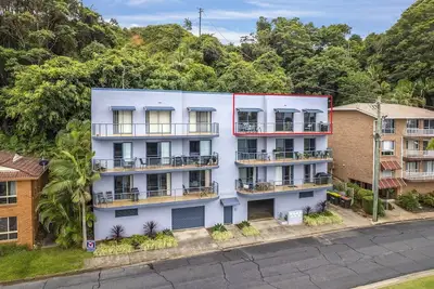 Image de Stay by the water on Wellington Drive, surrounded by serenity and scenery!