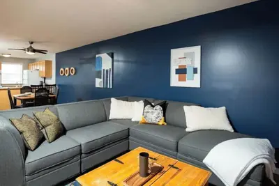 Image de Downtown Suite overlooking main street