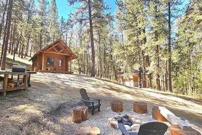 Image de Glamping at it's best in 2025! ! Visit our\nCabin at Montana Mountain Time Farms!