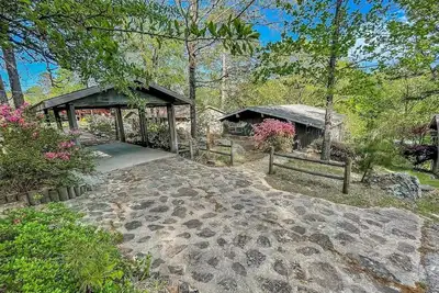 Image de Vrbo’s Best Deal on the Lake!