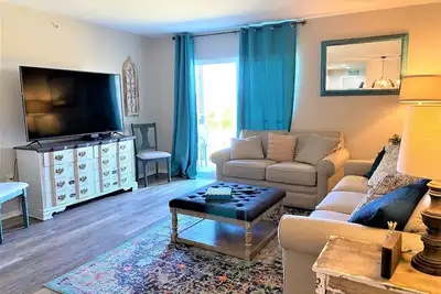 Image de Newly remodeled condo with amazing Strip Views & minutes to the Lake and Sdc! !