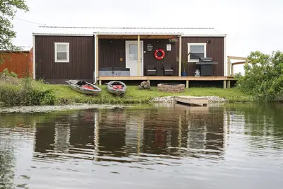 Image de Hot Tub - Lake Front Lodge - Private