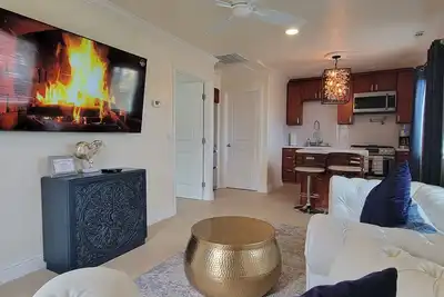 Image de Deluxe Suite for Two, just minutes to Carmel.
