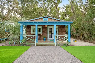 Image de Coastal dog-friendly retreat near the beach with yard access and WiFi