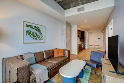 Image de Sleek 15th-Floor Condo with Rooftop Pool, WiFi, Central Ac, and Great Location