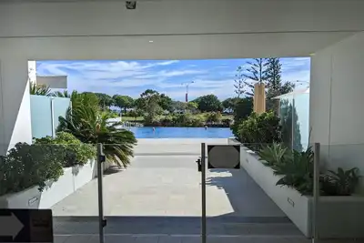 Image de Luxury Beachside Courtyard resort apartment 2 br 2 bath Family sized, beach 1min