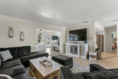 Image de Canal front home with boat access and and private pool and spa with fountain