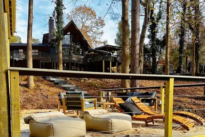 Image de New Listing Lake Front Home with private dock, game room with modern finishes!