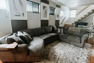 Image de Family sized Home 10 min walk to Marina