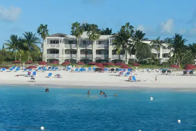Image de What A View! Beach & Oceanfront Suite on Grace Bay Beach