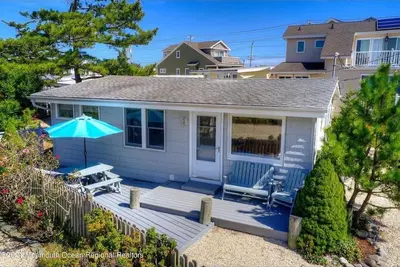 Image de Welcome to our Breezy, Bayside, Beach house!