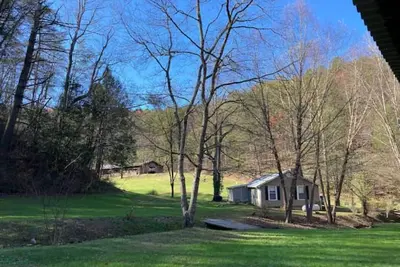 Image de Pond, creeks, paddleboat and 10 minutes to parkway