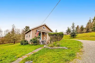 Image de Tranquil cottage with mountain view, fast WiFi & W/D - walk to waterfront