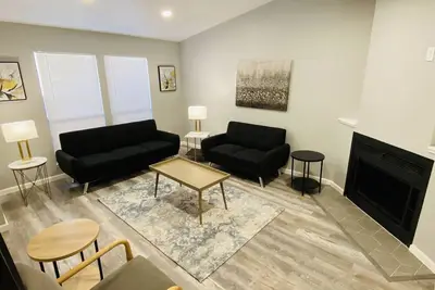 Image de Beautifully Remodeled Modern Retreat W/Garage!