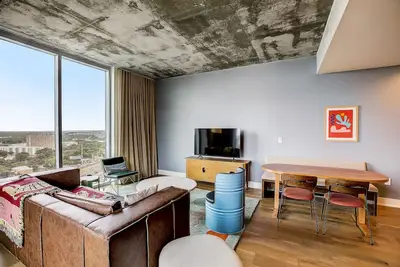 Image de Natiivo Austin condo with serene city-view balcony - rooftop pool & gym