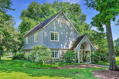 Image de Professionally designed home on golf course w/golf course view, gas grill, patio