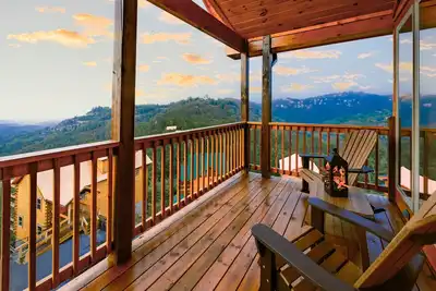 Image de New Build w/Hot Tub, Pool Access, and Billiards! ! !