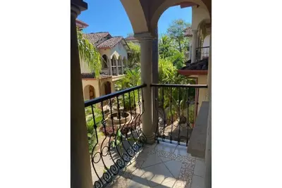 Image de Dreamy Spanish Colonial Style Villa