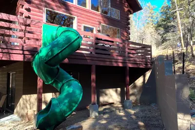 Image de Family Fun Log Cabin in the Pines - Game Room + Slide