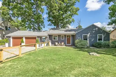 Image de Charming Lake Front Cottage