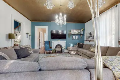 Image de Historic Pineapple Palace with a hot tub