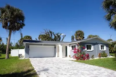 Image de Cozy and warm 3-bedroom cottage with a pool in the island