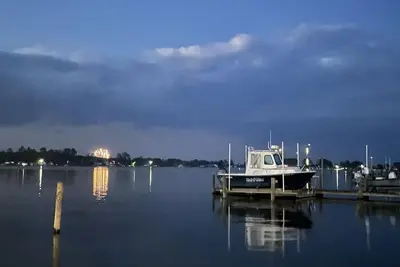 Image de Gorgeous waterfront home with private dock\/beach