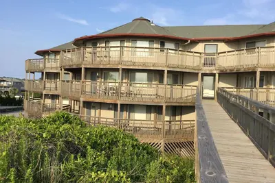 Image de Beachfront Condo @ Outer Banks Beach Club, 3Pools, closest to beach, & shops