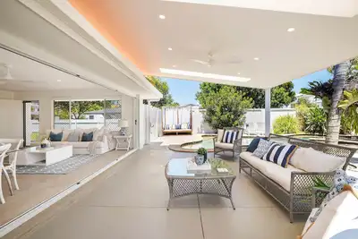Image de Pet Friendly! Broadbeach House With Pool Near Beach!