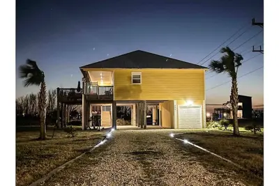 Image de Family Beach House near Crystal Beach (Gilchrist) · Walk to the Gulf · Hot Tub