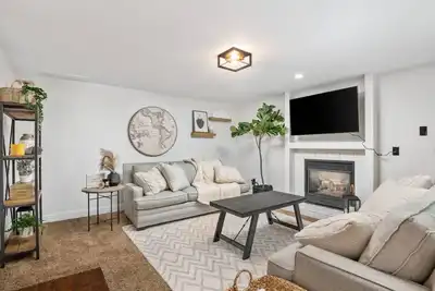 Image de Sensationally Furnished *Hot Tub*, Pet Friendly, Game Room w/ Ping Pong, Foosball, Darts, Etc