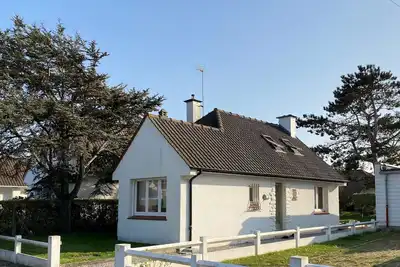 Image de Jolie petite villa familiale rénovée avec jardin plein sud proche nature et mer