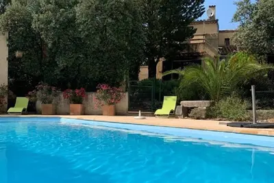 Image de Maison avec piscine chauffée et grand jardin