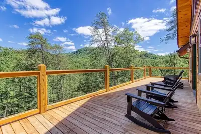 Image de New Luxury Cabin w/ Views! Hot Tub & Fire Pit