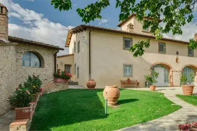 Image de Independent Luxury Villa with Pool and Jacuzzi in the Chianti Region