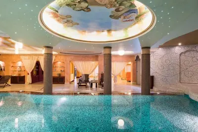 Image de Luxurious villa with pool and wellness area at 2 km from the beach