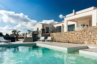 Exclusive villa with pool immersed in the Trapani countryside, at just 15 km from the seaside