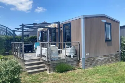 Image de Mobil-home confort, 2 chambres, piscine chauffée, 200m plage, centre-ville, parking, WiFi, ménage inclus