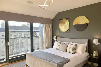 Image de Breathtaking Views from Spacious Modern Penthouse in Center of Edinburgh