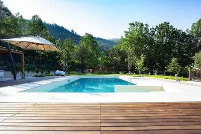 Image de Splendid Villa Facing Medieval Fortress With Peace