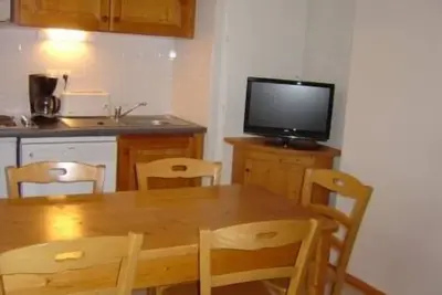 Image de 200m du centre station, 8ème étage, vue montagne, balcon, télévision, 28m², Superdévoluy
