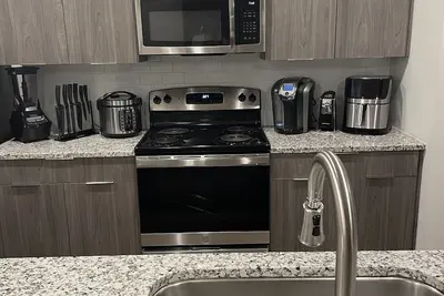 Image de Clean and Cozy 3bd Townhouse with indoor fireplace!