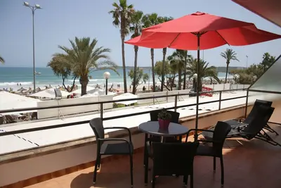 App. Rigo 1-B(1st floor center, bedroom): Spacious beach apartment, frontal sea view