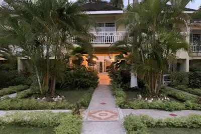 Image de Comfy Stay in Jamaica -Enjoy 7 Miles of White Sand Beach! by RedAwning